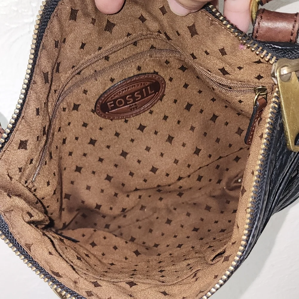 Fossil this black